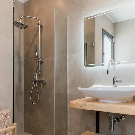 فيلة Tempestini Exclusive نِكيانا