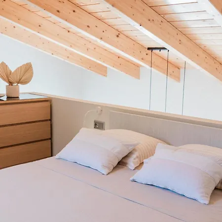 Tempestini Exclusive Nikiana